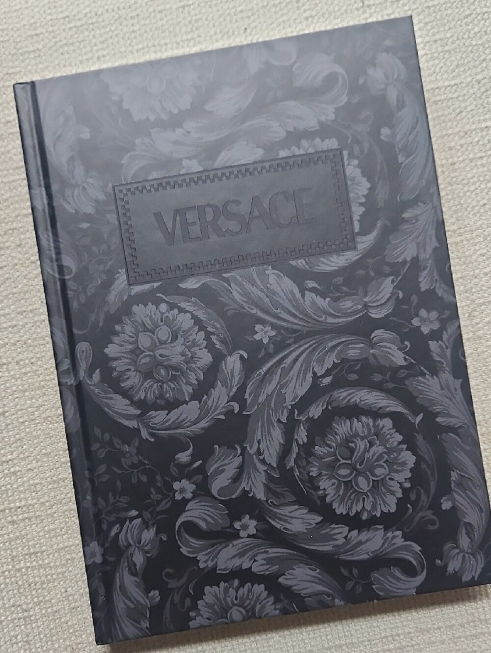 VERSACE JOURNAL - Picture 12 of 15